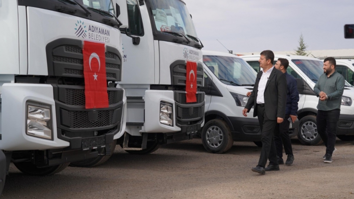 Adıyaman Belediyesi araç filosunu güçlendiriyor: Başkan Tutdere'den tasarruf ve yatırım vurgusu - Videolu Haber