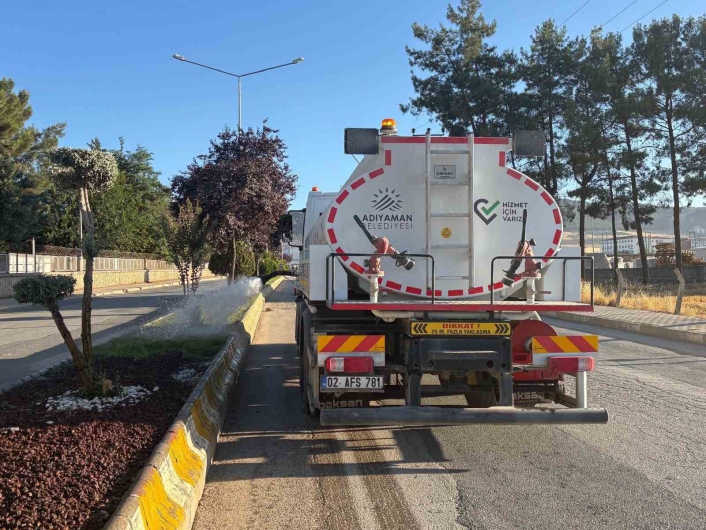 Adıyaman Belediyesinden yaz aylarında yeşil alanlara özel bakım
