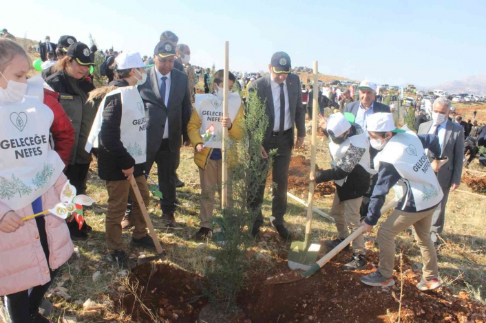 Adıyaman´da 120 bin fidan toprakla buluşturuldu
