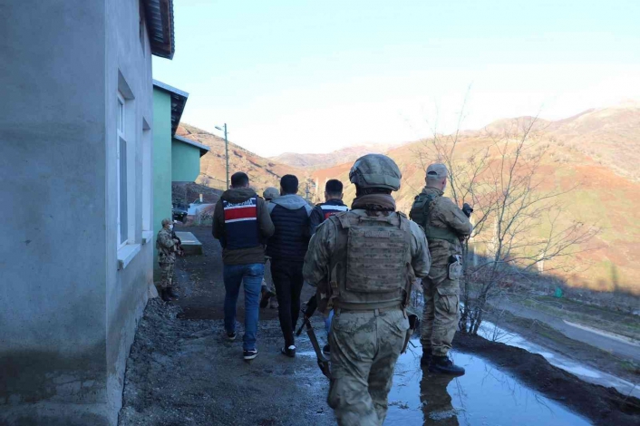 Adıyaman´da 61 kişi terör suçundan hakim karşısına çıktı
