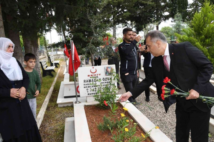 Adıyaman´da bayram arifesinde şehitlik ziyaret edildi
