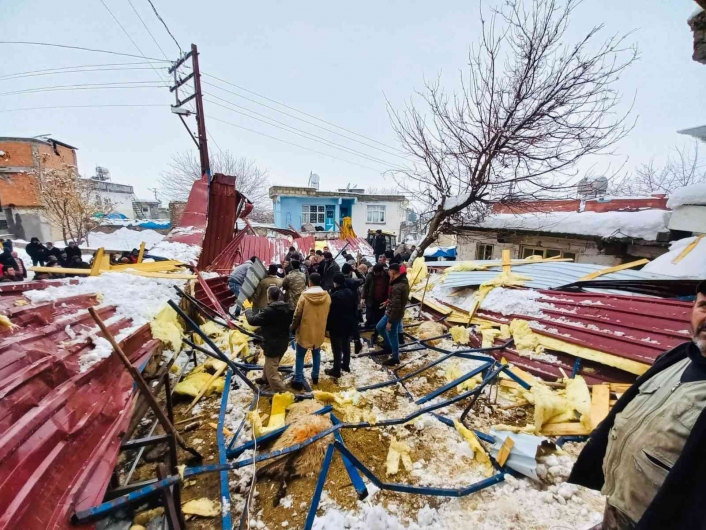 Adıyaman´da çatı çöktü: 1 ölü, 1 yaralı
