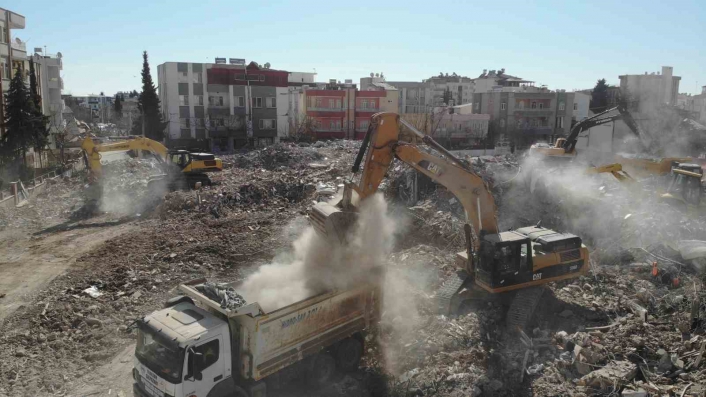 Adıyaman´da enkaz kaldırma çalışmaları havadan görüntülendi