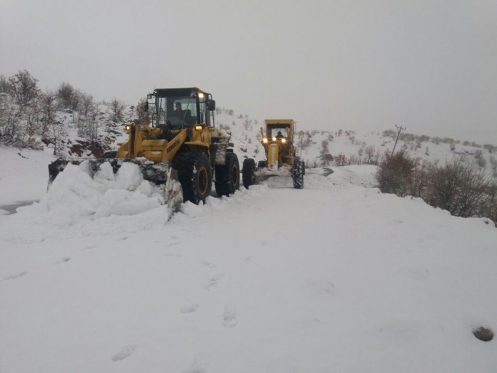 Adıyaman´da kapalı olan 20 köy yolunda karla mücadele sürüyor