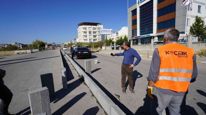 Adıyaman´da kavşak ve refüj düzenleme çalışması
