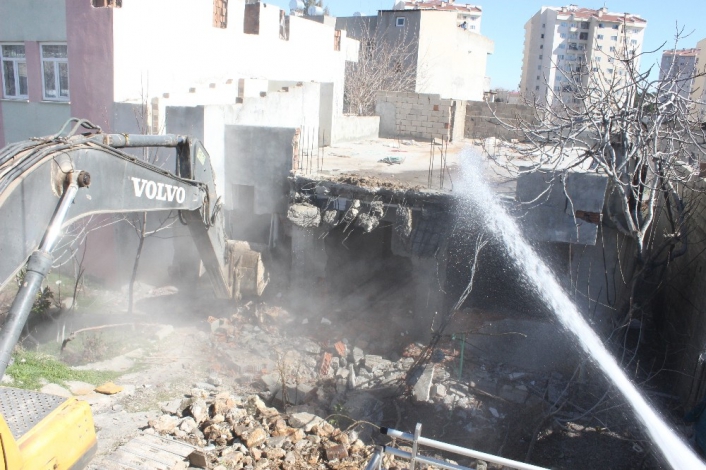 Adıyaman´da kentsel dönüşüm için ilk yıkım yapıldı
