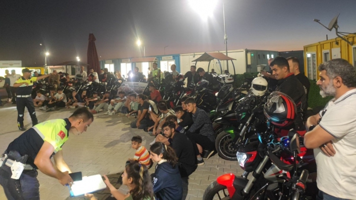 Adıyaman'da motosikletçilere güvenli sürüş eğitimi verildi 