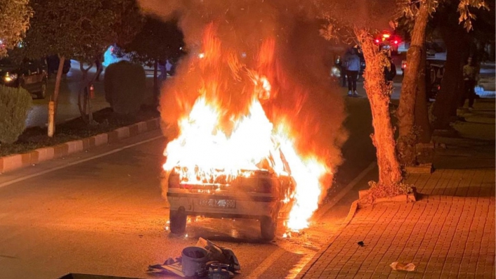 Adıyaman Üniversitesi yakınında araç yangını: Korku dolu anlar yaşandı - Videolu Haber
