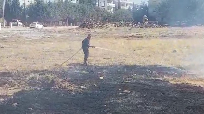 Adıyaman merkezede anız yangını korku ve paniğe neden oldu