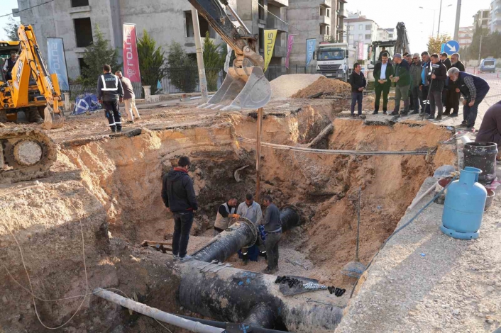 Adıyamanda 14 mahallenin içme suyu hattı değiştirildi
