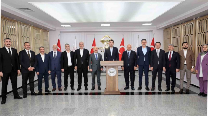 Adıyamanda depremin izleri siliniyor

