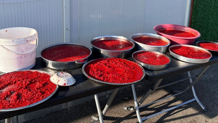 Adıyamanda güneşte bekletilen salçalar ve kurutmalıklarda asbest ve toz tehlikesi