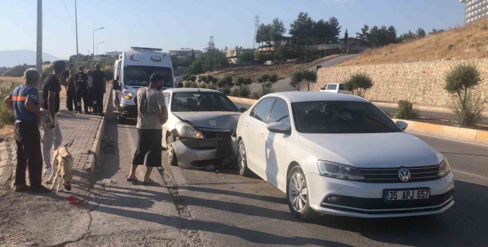 Adıyamanda iki otomobil çarpıştı: 2 yaralı
