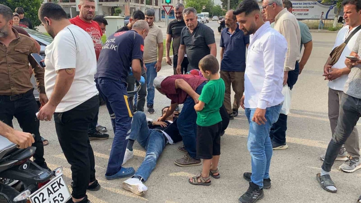 Adıyamanda minibüs ile motosiklet çarpıştı: 1 yaralı
