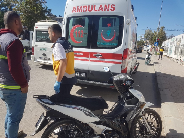 Adıyaman'da refüjden atlayan şahsa motosiklet çarptı 2 yaralı