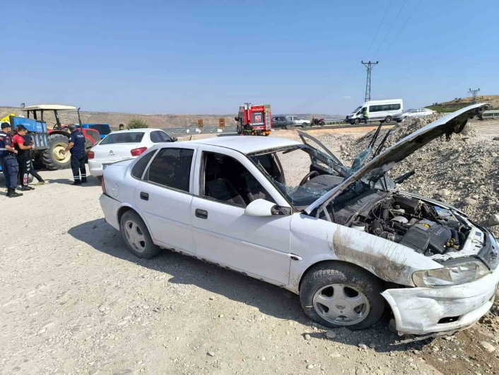 Adıyamanda otomobil şarampole yuvarlandı: 1 yaralı
