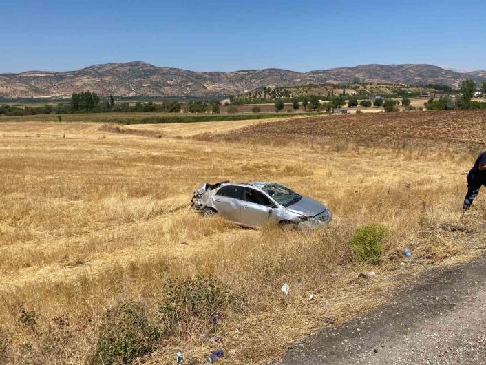 Adıyamanda otomobil takla attı: 1i ağır 2 yaralı
