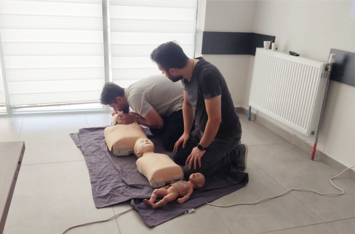 Adıyamanda sağlık personellerine ilk yardım eğitimi
