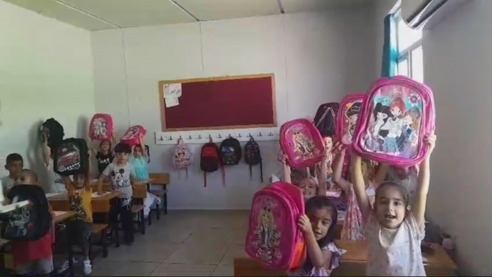 Adıyamandaki 250 depremzede öğrenciye kırtasiye yardımı
