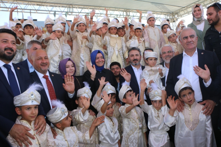 AK Parti Adıyaman'da sünnet şöleni düzenledi