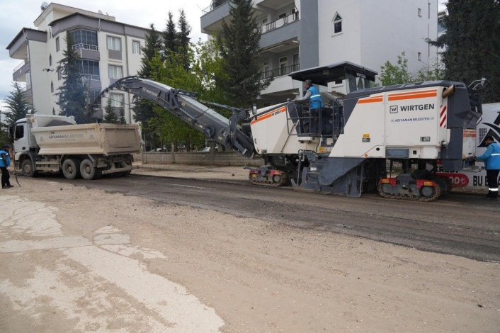Alitaşı Mahallesinde asfalt serimi başladı
