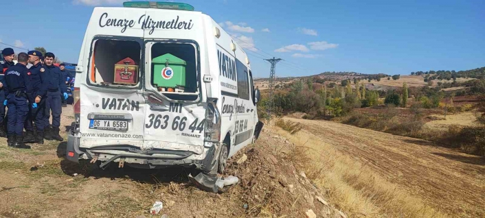 Annesinin cenazesinin bulunduğu cenaze aracını kaçırdı
