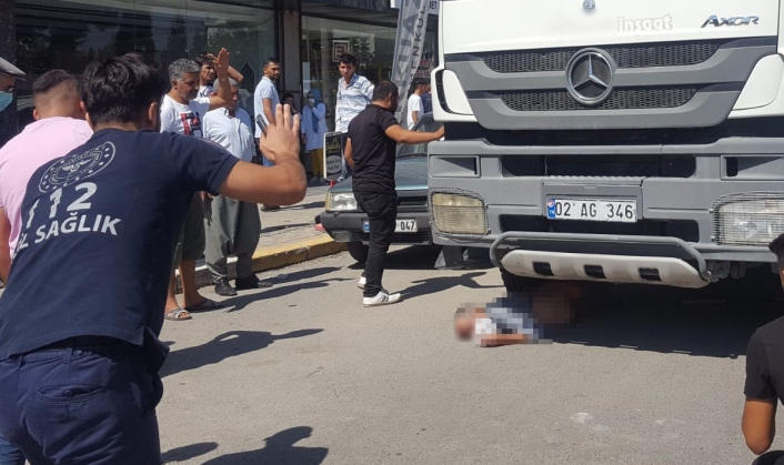 Adıyaman’da Kamyonun Altında Kalan Şahıs Feci Şekilde Can Verdi