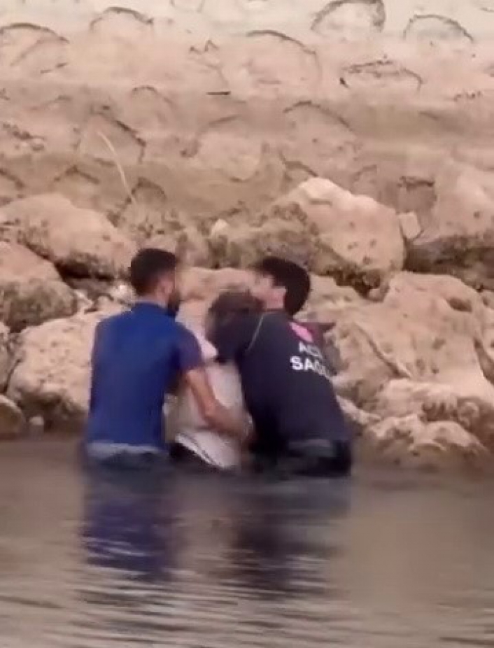 Atatürk Baraj Göletine düşen kadın vatandaşlar tarafından kurtarıldı
