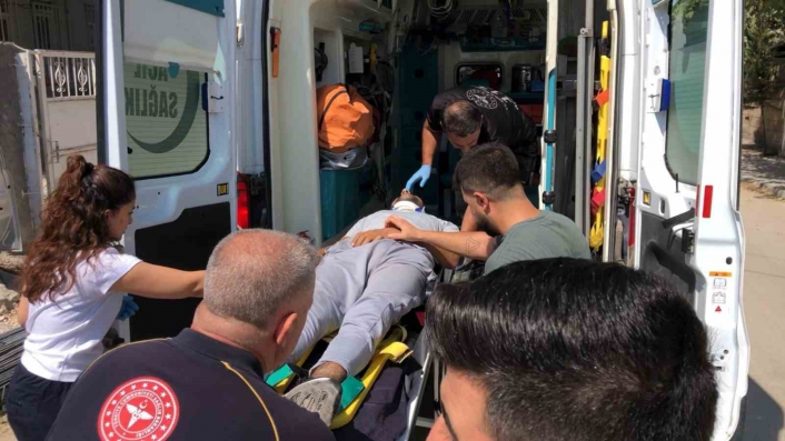 Ayağına inşaat malzemesi düşen işçi yaralandı
