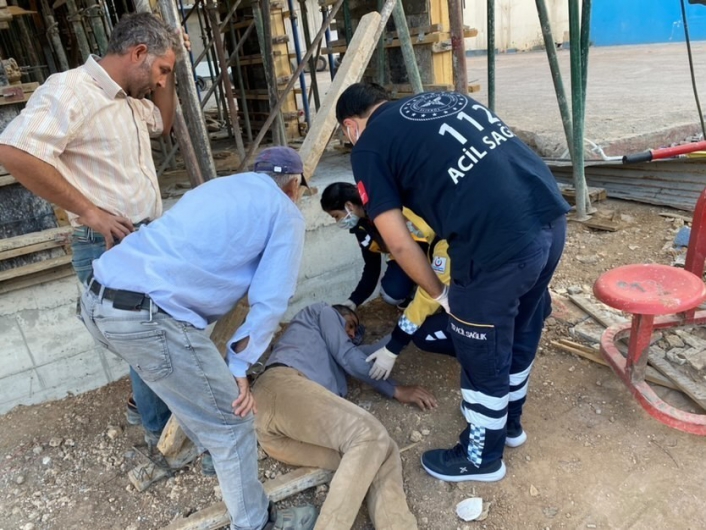 Adıyaman'da Başına inşaat demiri düşen işçi yaralandı