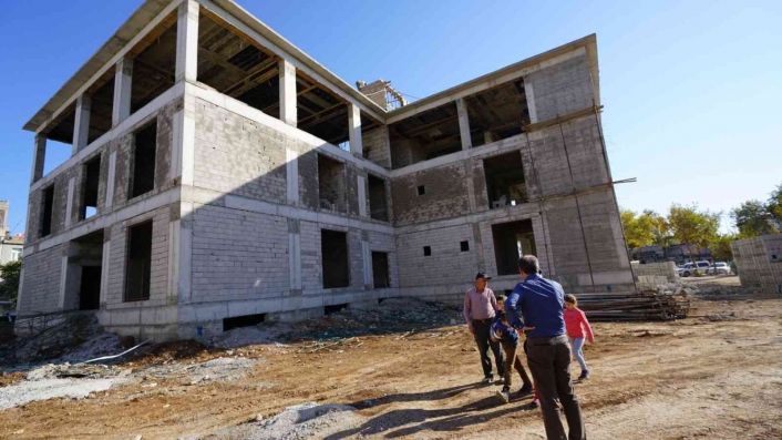 Başkan Kılınç, gençlik merkezi inşaatında incelemelerde bulundu
