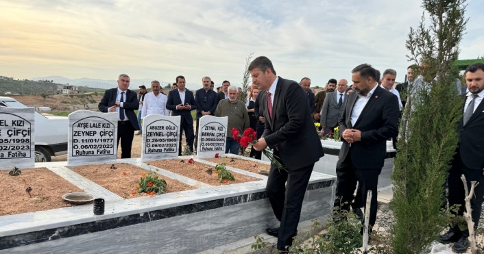 Başkan Tutderenin ilk ziyareti mezarlık oldu
