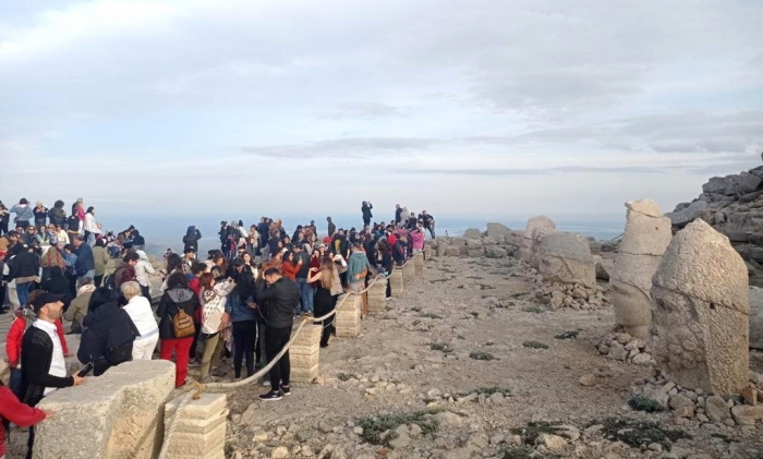 Adıyaman Nemrut Dağı´na ziyaretçi akını