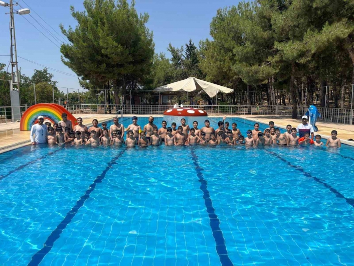 Belediyeden Kuran Kursu öğrencilerine yüzme kursu
