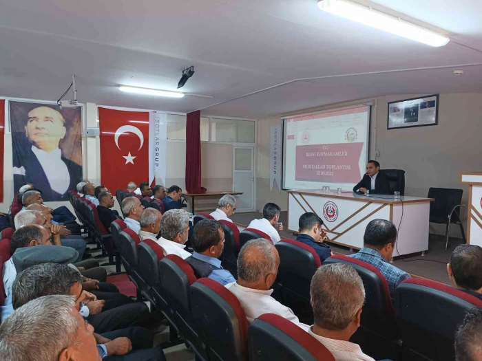 Besni ilçesinde muhtarlarla toplantı yapıldı