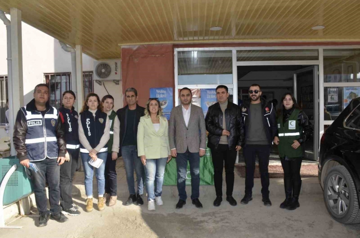 Besnide Yeşilayın bağımlılıkla mücadele standına büyük ilgi
