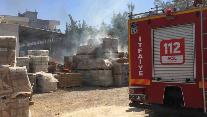 Adıyaman’da Seramik Deposunda Yangın