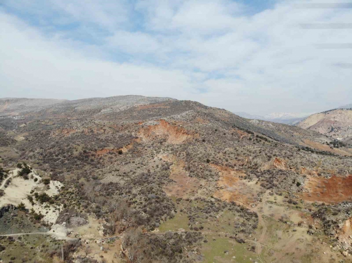 Adıyaman’da Deprem dağları yerinden oynattı