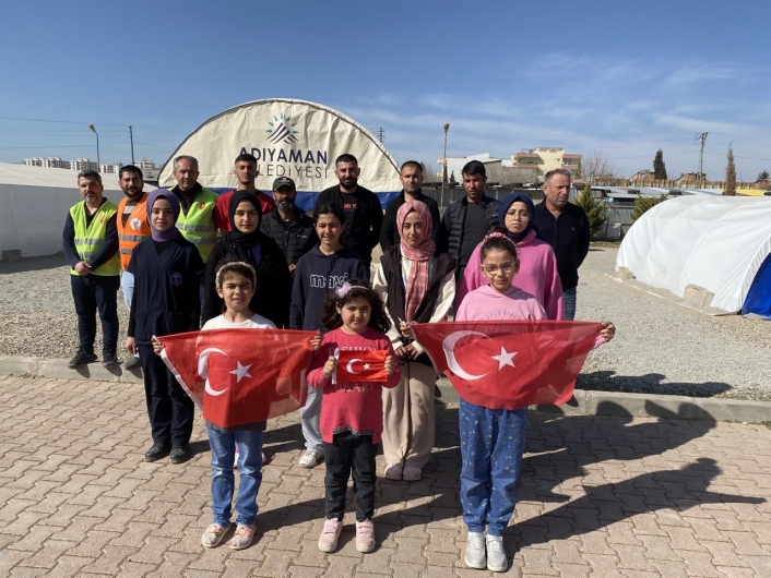 Depremzedeler İstiklal Marşı Kabulü´nün 102. yılını kutlandı
