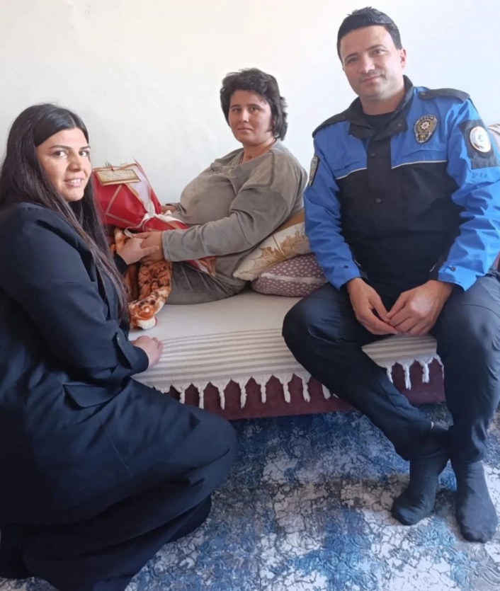 Depremzede hemşireye anlamlı ziyaret