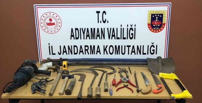 Elektrik direği ve deprem sensör kablosunu çalan hırsızlar tutuklandı