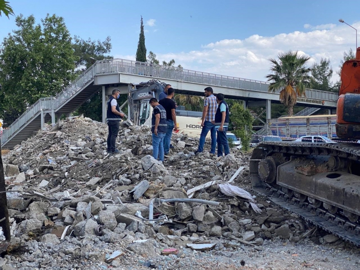 Adıyaman’da enkaz altından kadın cesedi çıktı