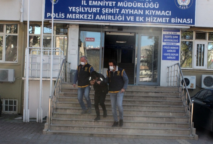 Gaspçı sahte polis gerçek polislerden kaçamadı
