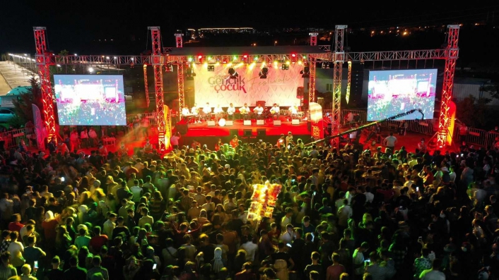 Gençlik ve çocuk festivalinde renkli görüntüler
