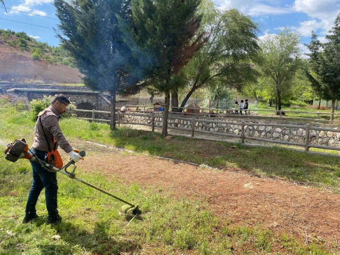 Gölbaşı´nda parklara bakım çalışması