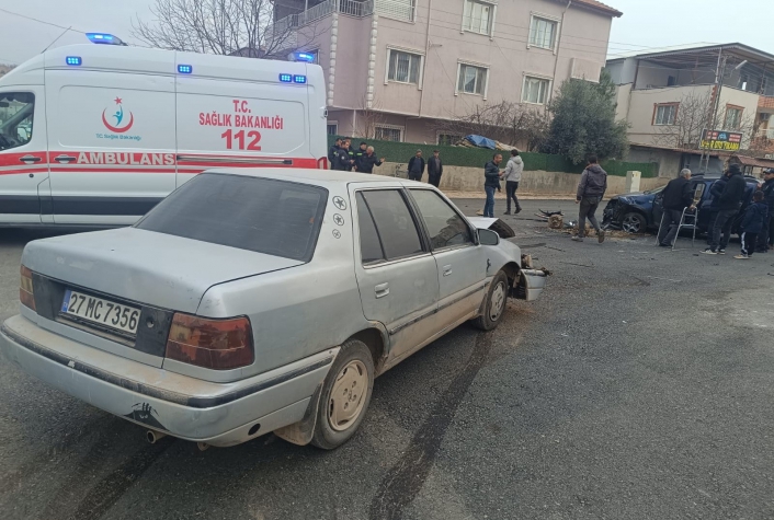 Gölbaşında iki otomobil çarpıştı: 2 yaralı
