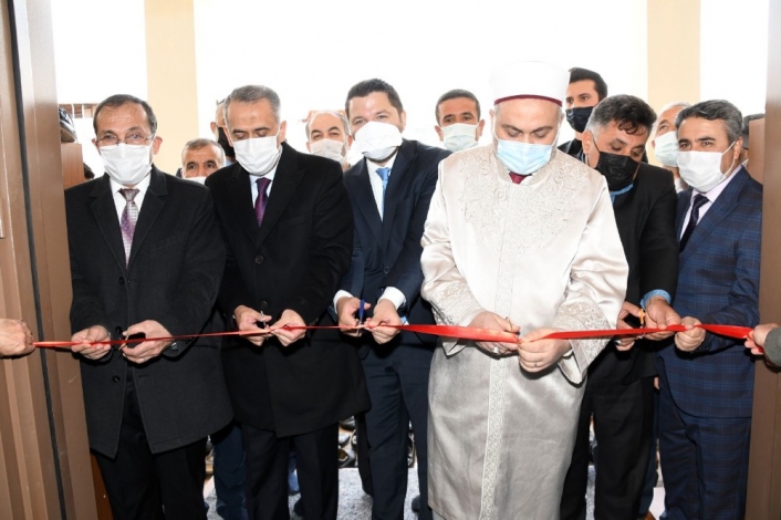 Hacı Bekir Balta Camii dualarla ibadete açıldı
