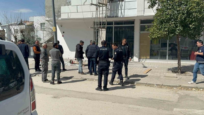 Halatları kopan iskele devrildi: 2 ağır yaralı
