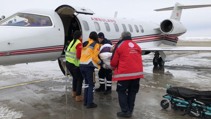 Adıyaman’da Hasta ambulans uçakla sevk edildi