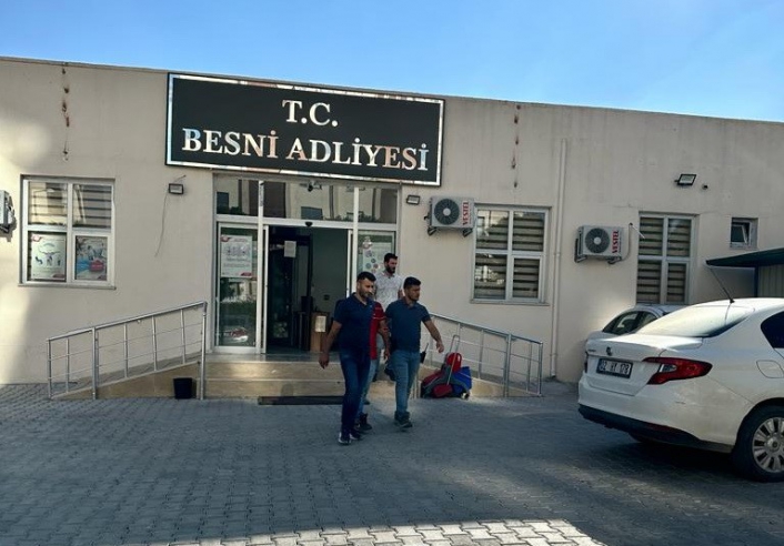 İkamet hırsızları Besni´de yakalanarak tutuklandı
